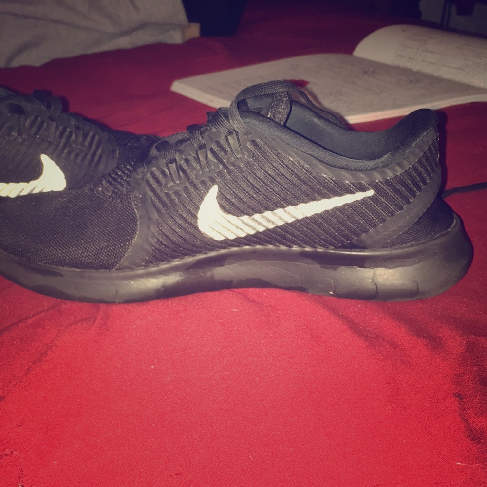 Black nikes